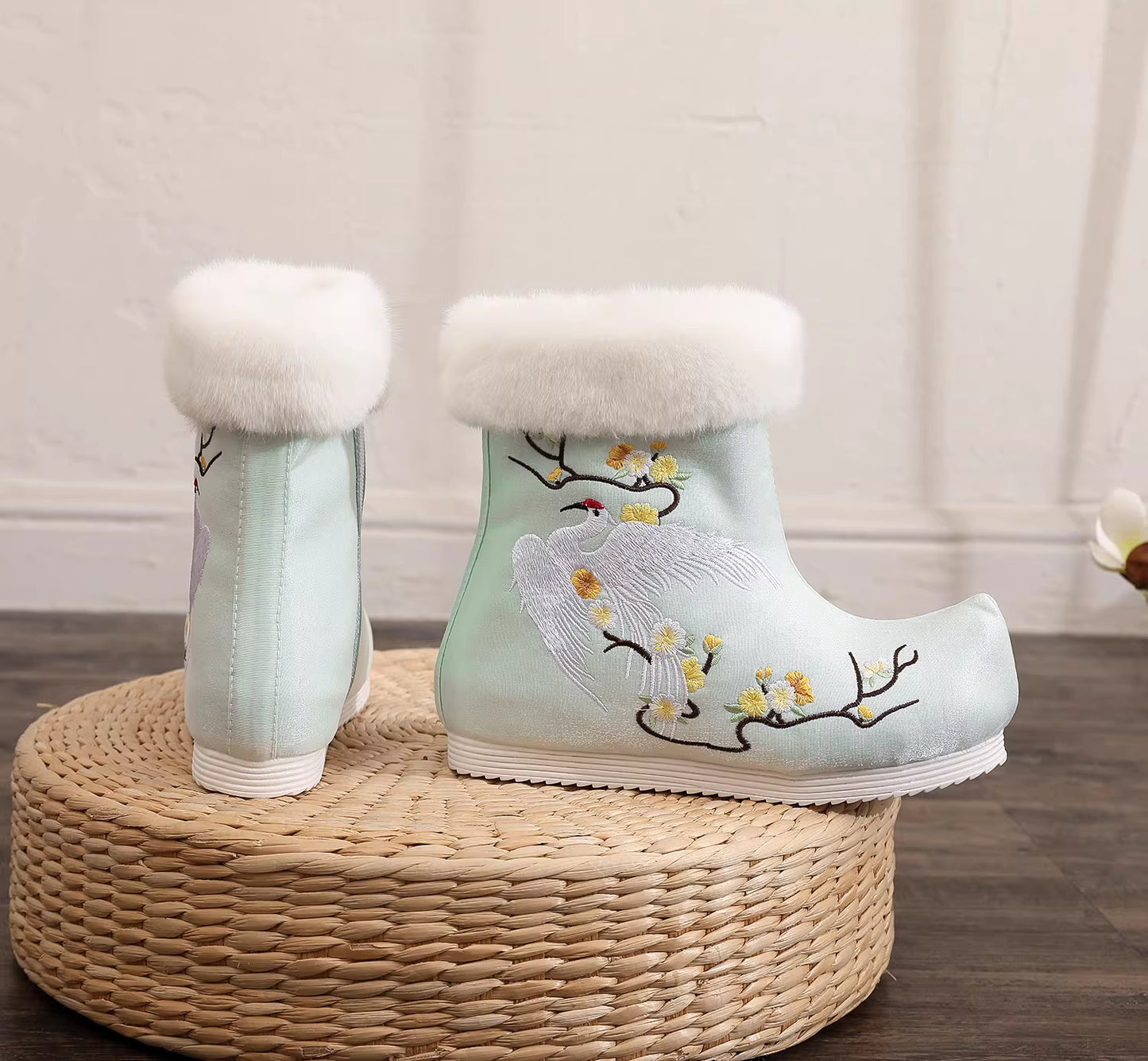 Winter Women's Up-turned Toe Hanfu Boots