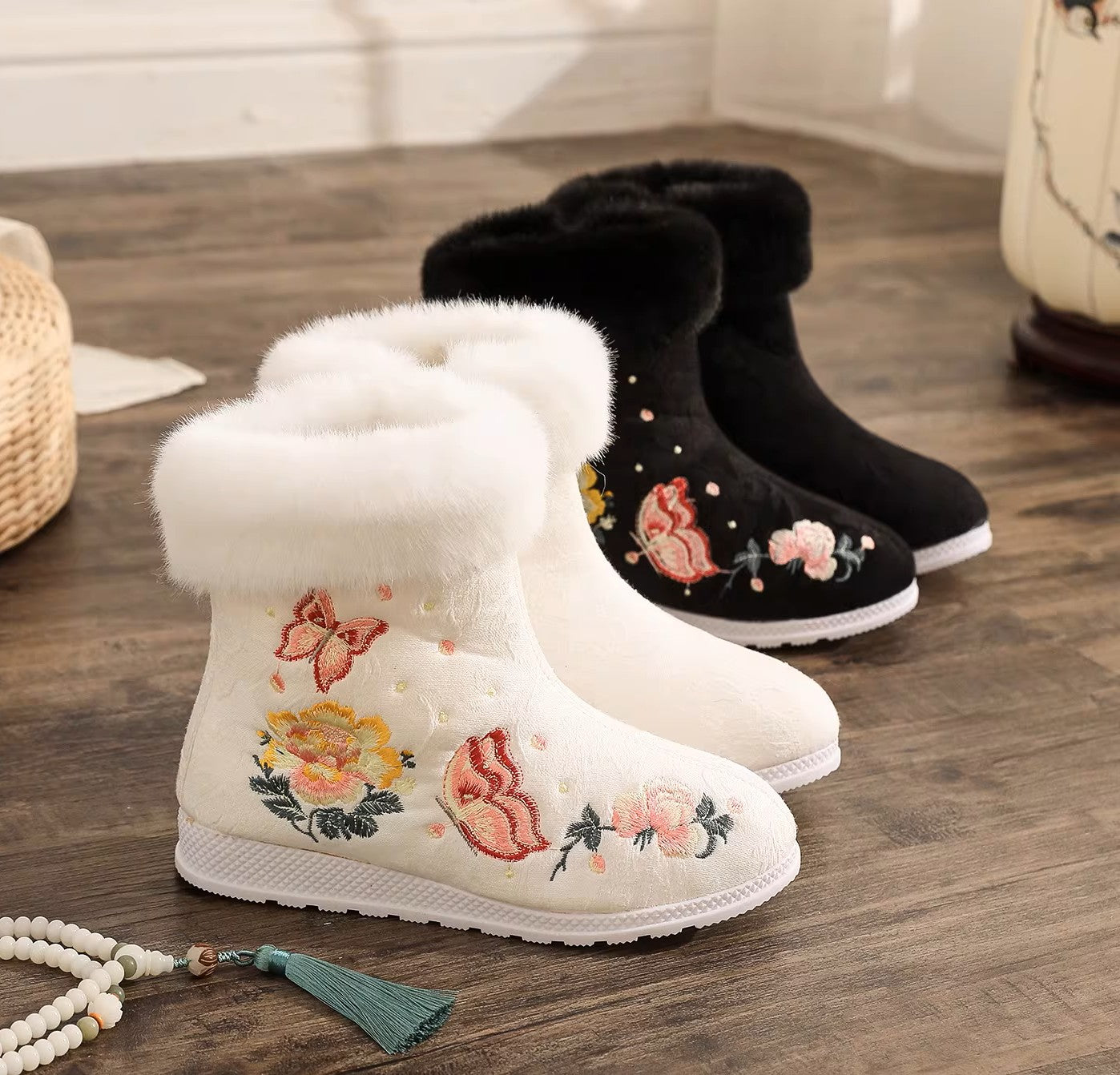 Winter Women's Hanfu Boots - Fleece-lined Cotton Embroidered Boots