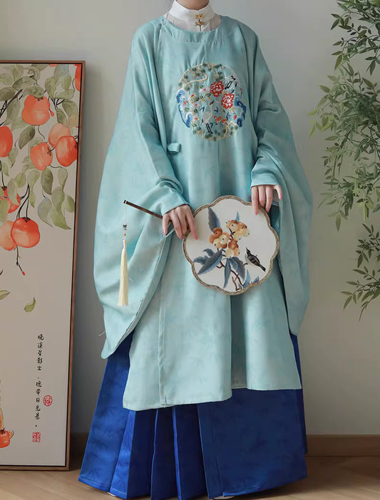 Ming-style Women's Hanfu Set: Round-neck Robe & Horse-faced Skirt