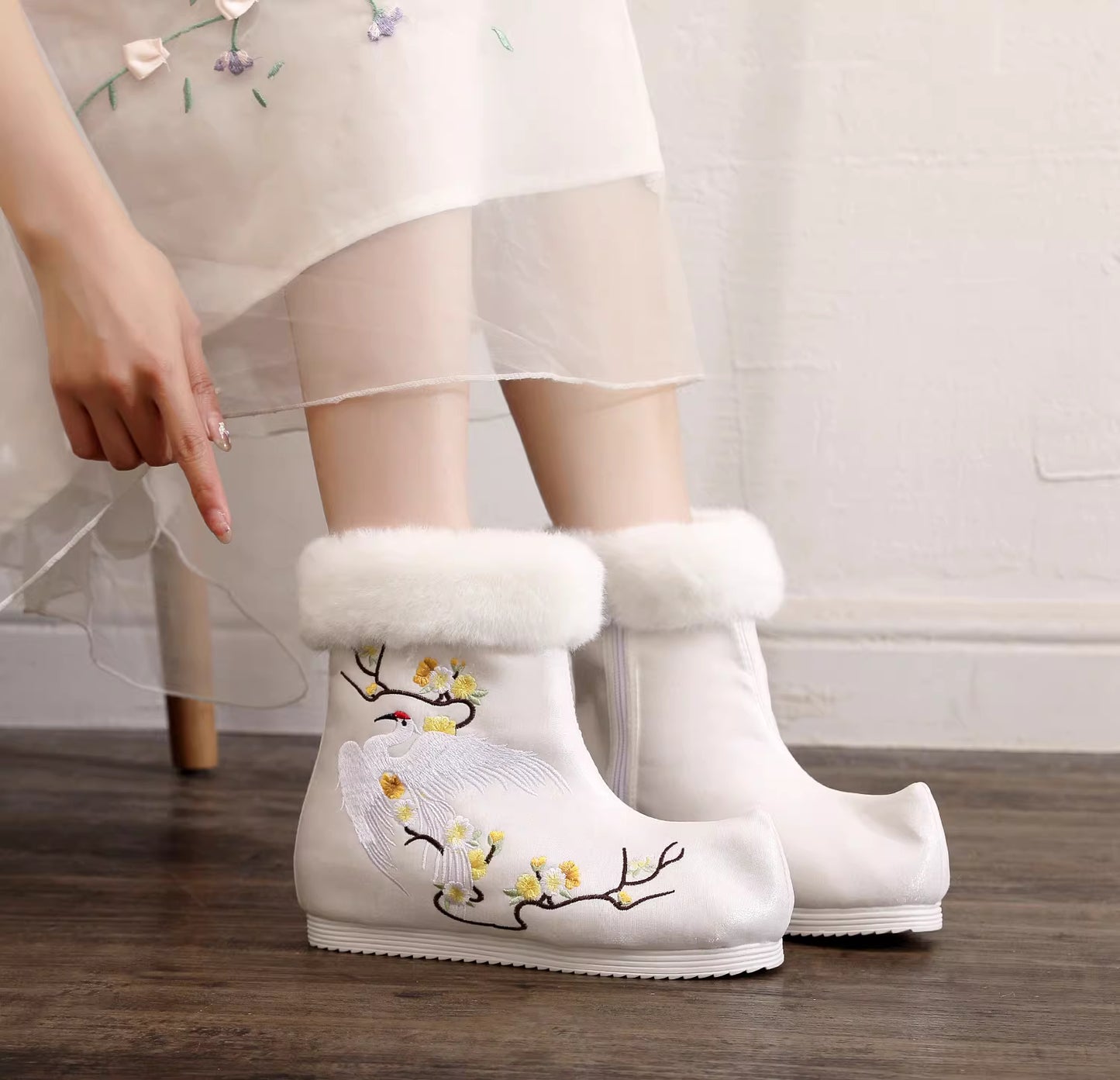 Winter Women's Up-turned Toe Hanfu Boots