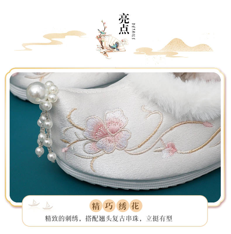 Autumn & Winter Women's Hanfu Shoes - Fleece-lined Hidden Wedge Up-turned Toe Embroidered Shoes, Versatile for Ming/Song-style Costumes