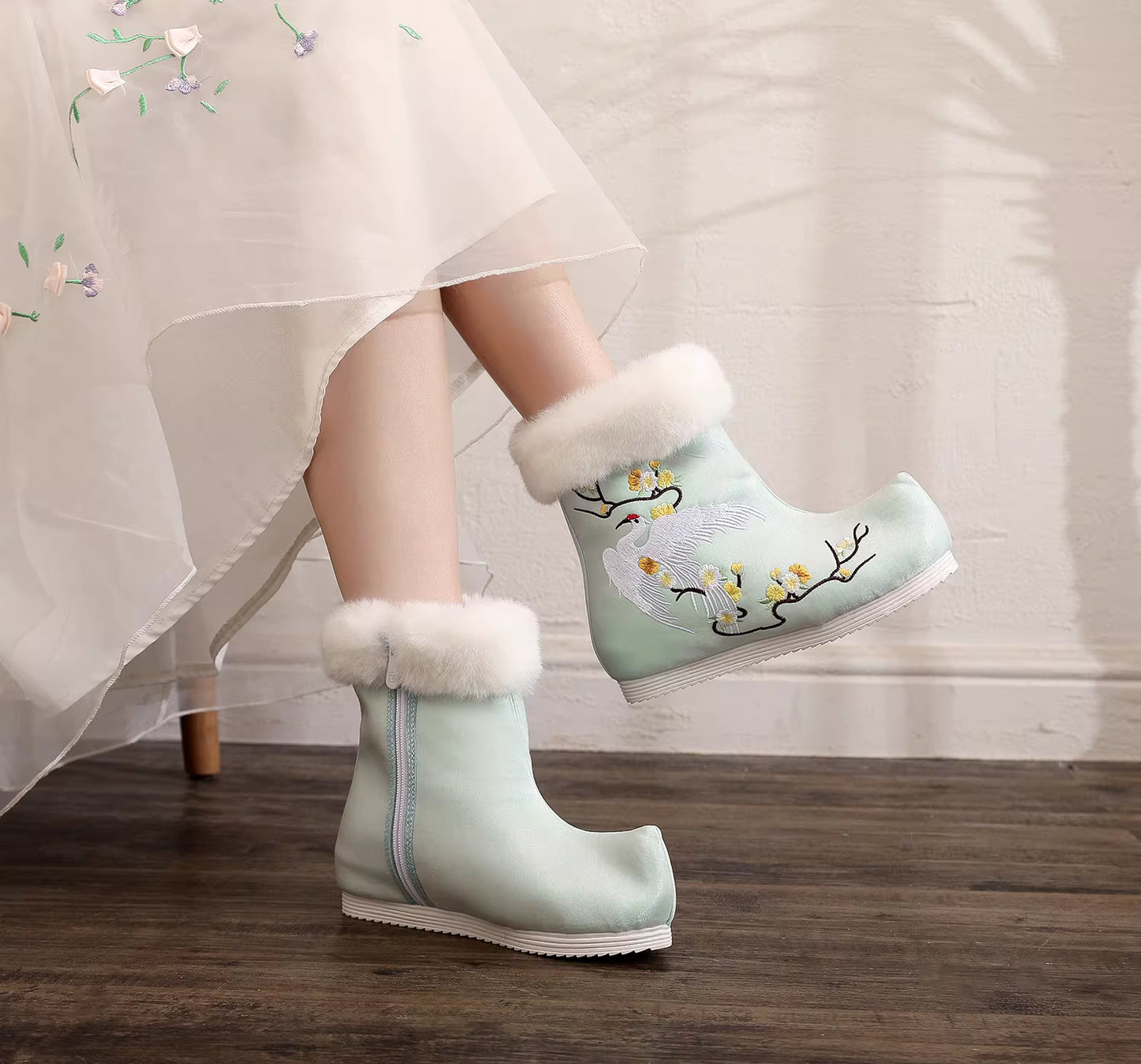 Winter Women's Up-turned Toe Hanfu Boots