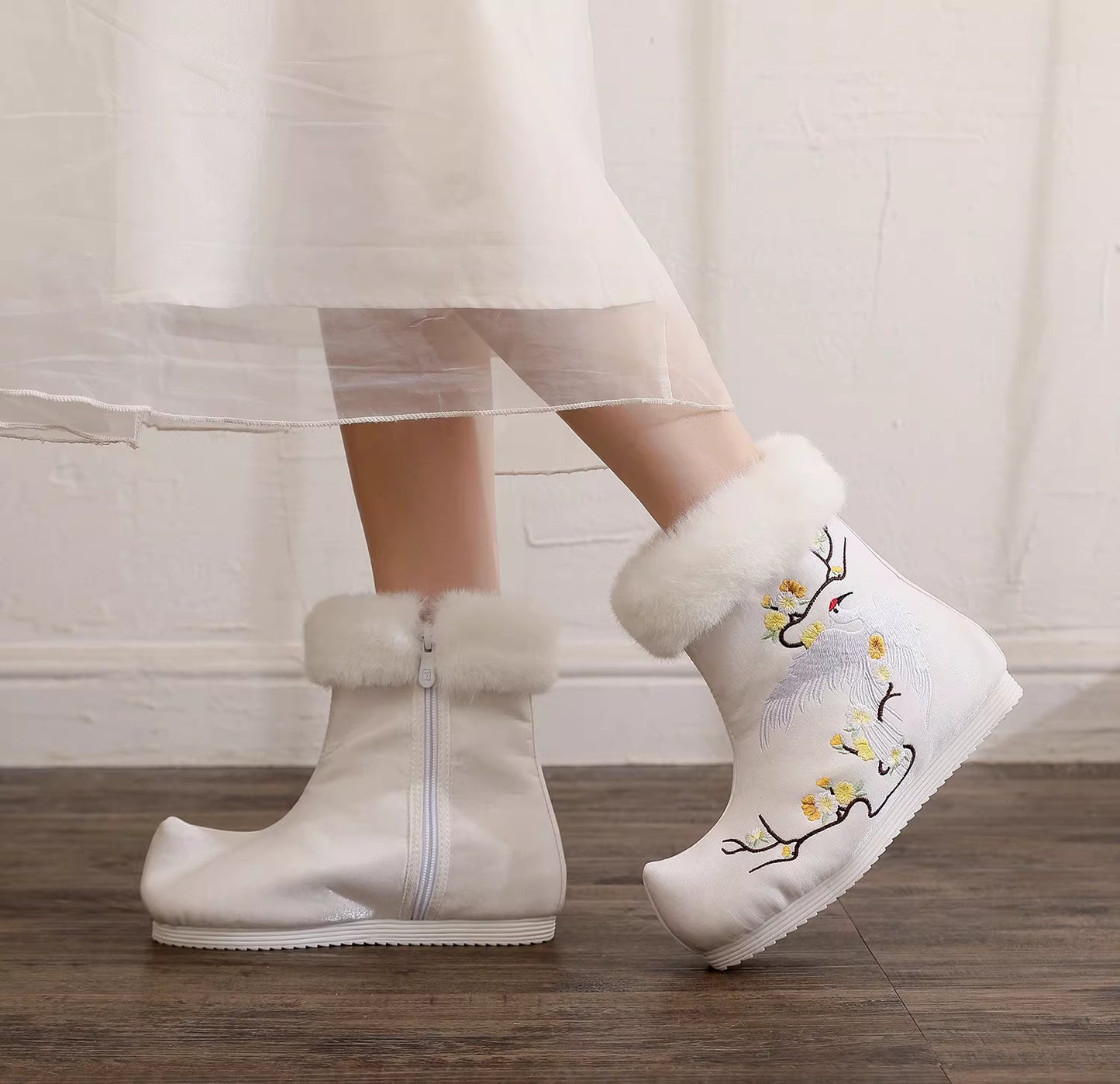 Winter Women's Up-turned Toe Hanfu Boots