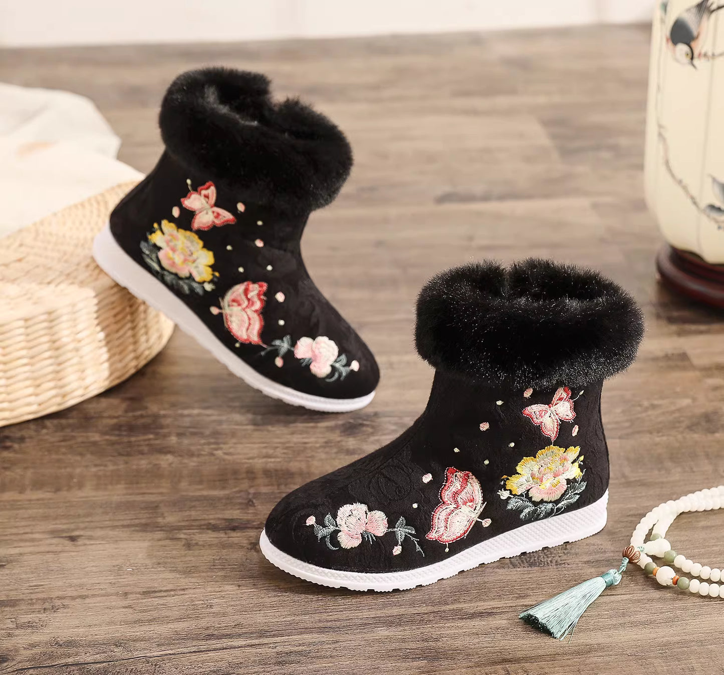 Winter Women's Hanfu Boots - Fleece-lined Cotton Embroidered Boots