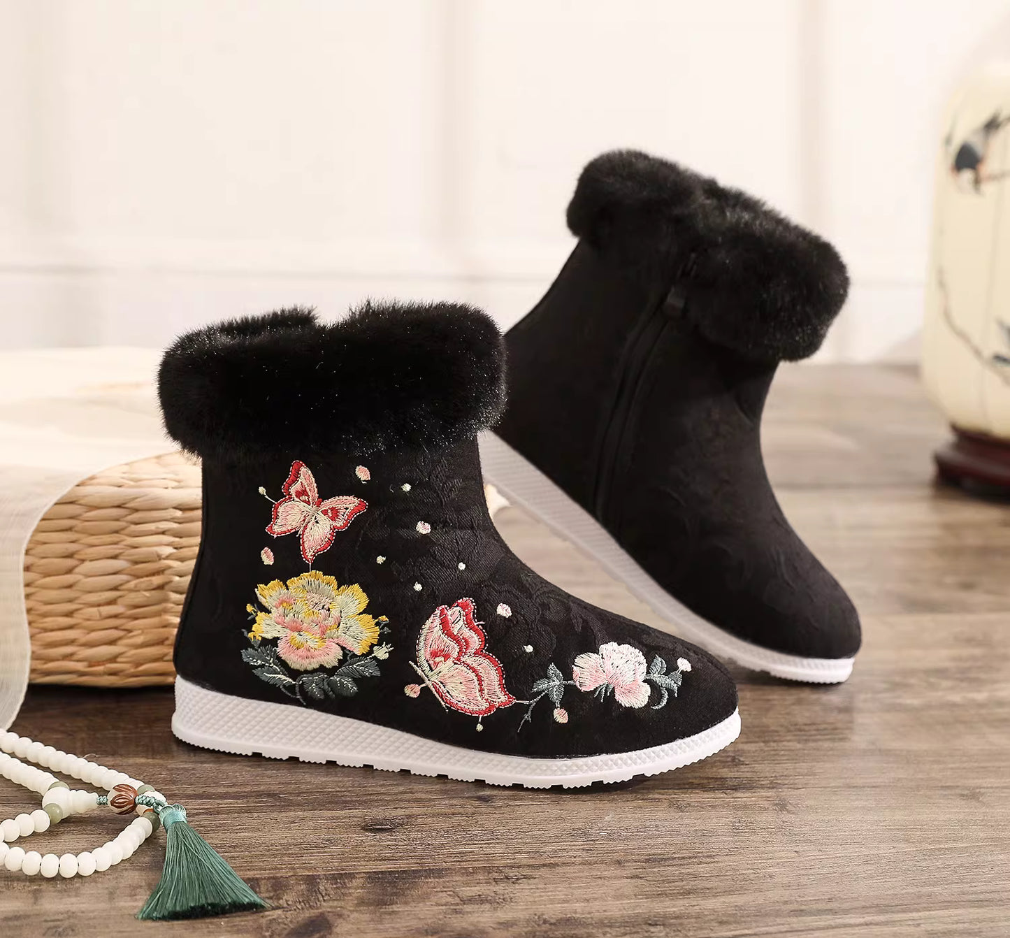 Winter Women's Hanfu Boots - Fleece-lined Cotton Embroidered Boots