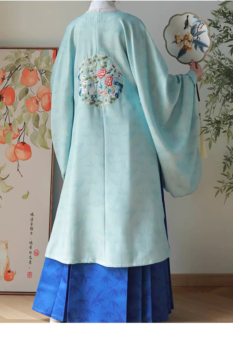 Ming-style Women's Hanfu Set: Round-neck Robe & Horse-faced Skirt