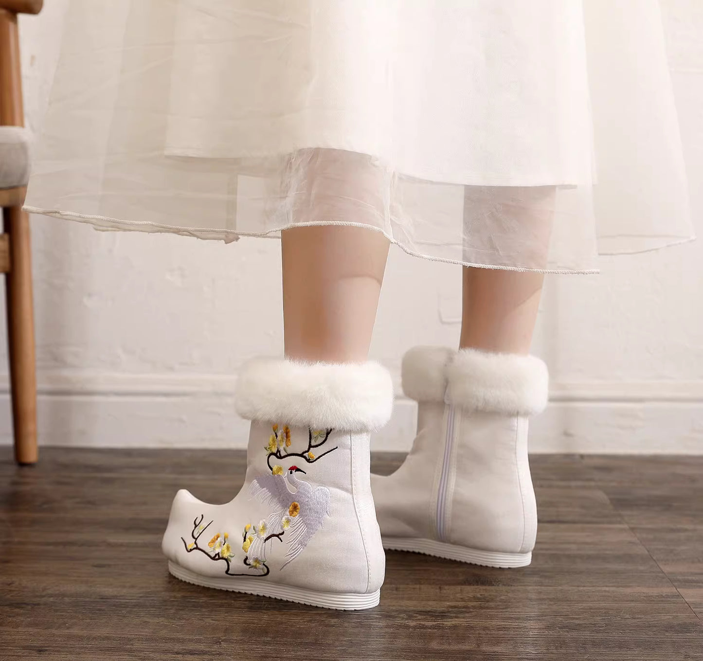 Winter Women's Up-turned Toe Hanfu Boots