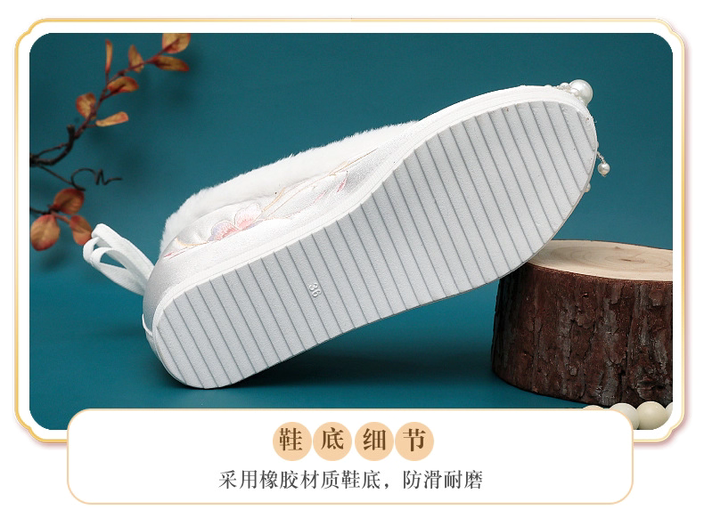 Autumn & Winter Women's Hanfu Shoes - Fleece-lined Hidden Wedge Up-turned Toe Embroidered Shoes, Versatile for Ming/Song-style Costumes