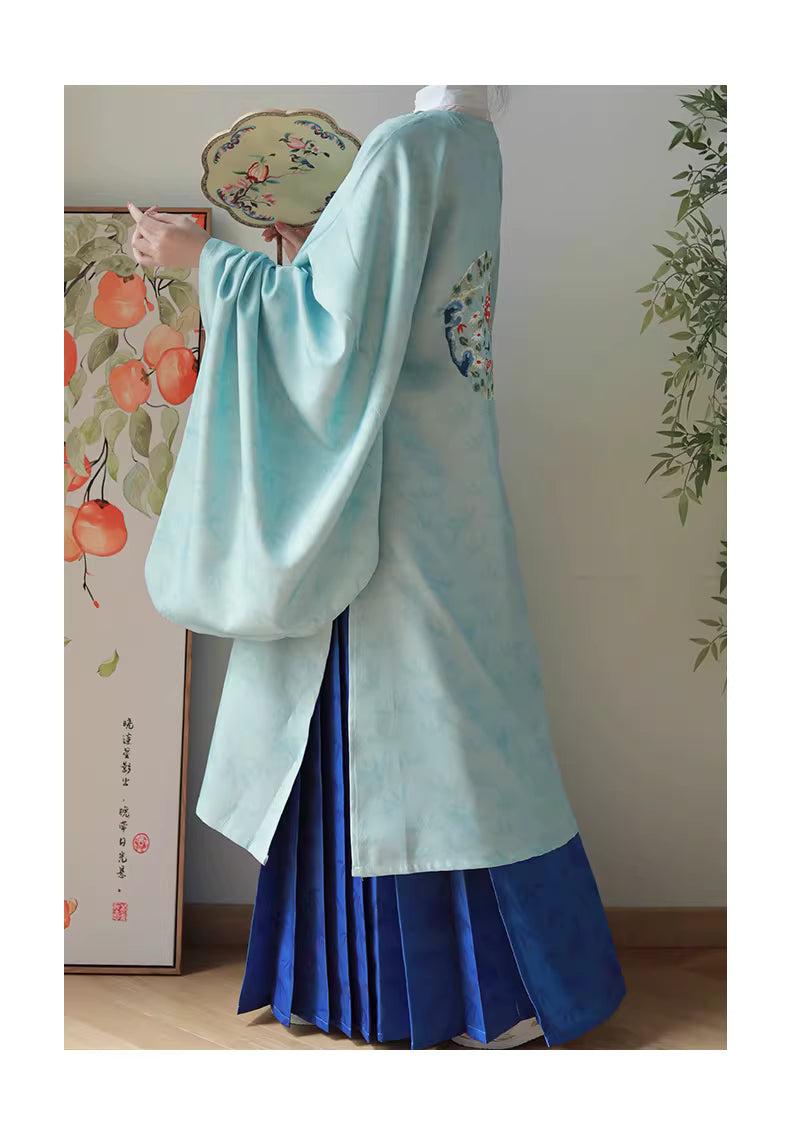 Ming-style Women's Hanfu Set: Round-neck Robe & Horse-faced Skirt