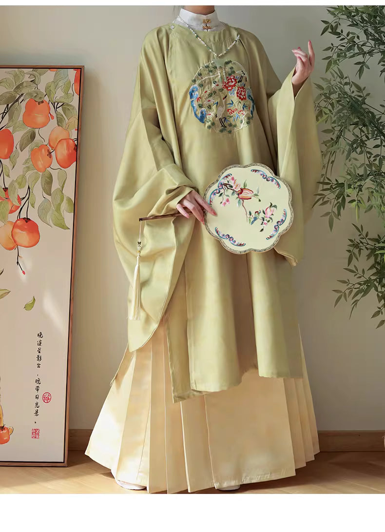 Ming-style Women's Hanfu Set: Round-neck Robe & Horse-faced Skirt