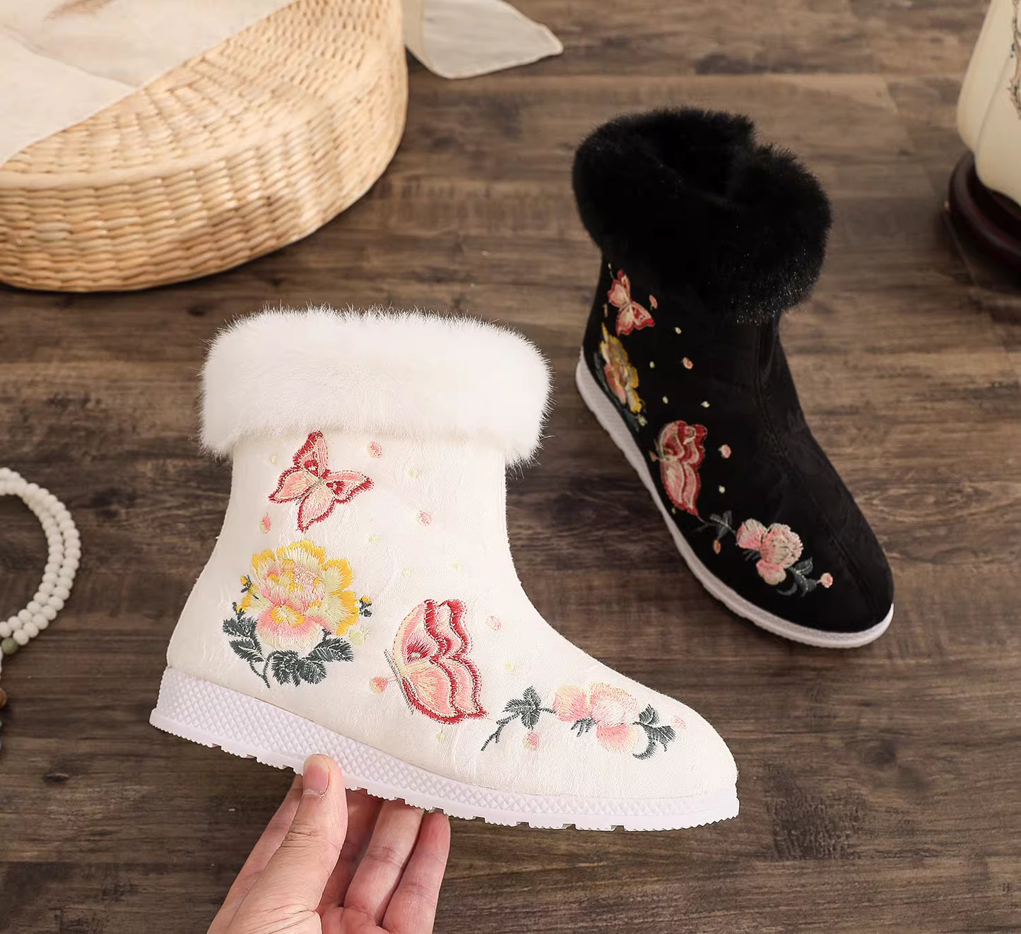 Winter Women's Hanfu Boots - Fleece-lined Cotton Embroidered Boots