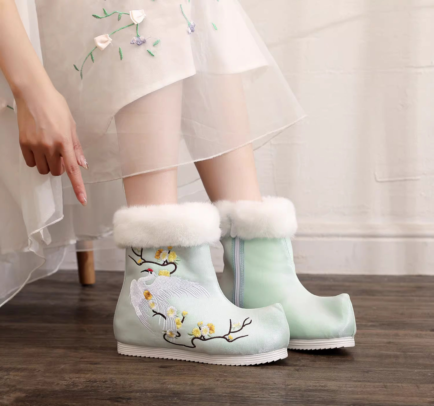 Winter Women's Up-turned Toe Hanfu Boots