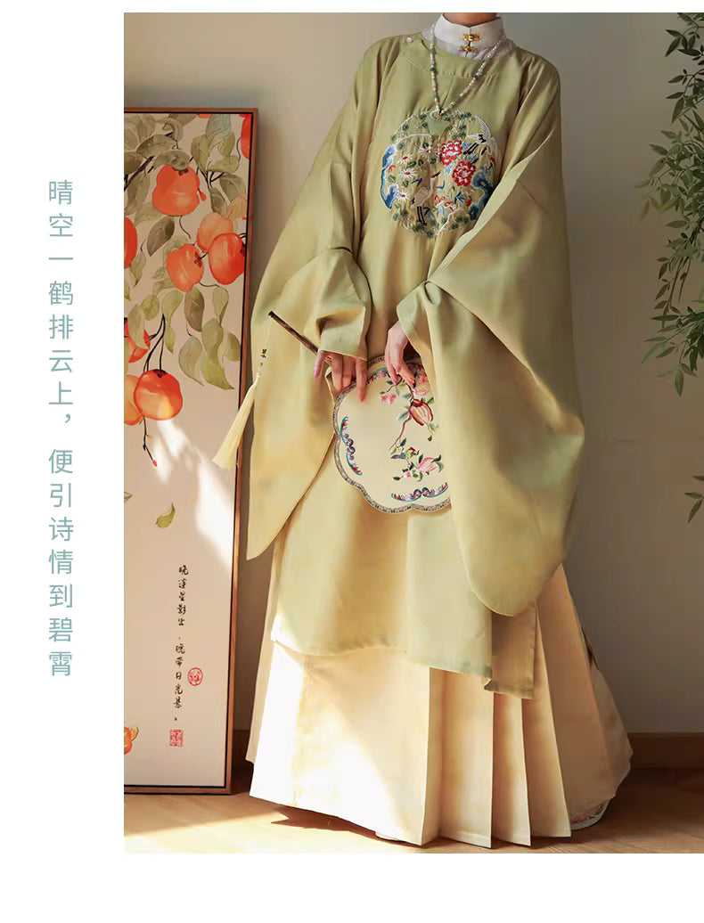Ming-style Women's Hanfu Set: Round-neck Robe & Horse-faced Skirt
