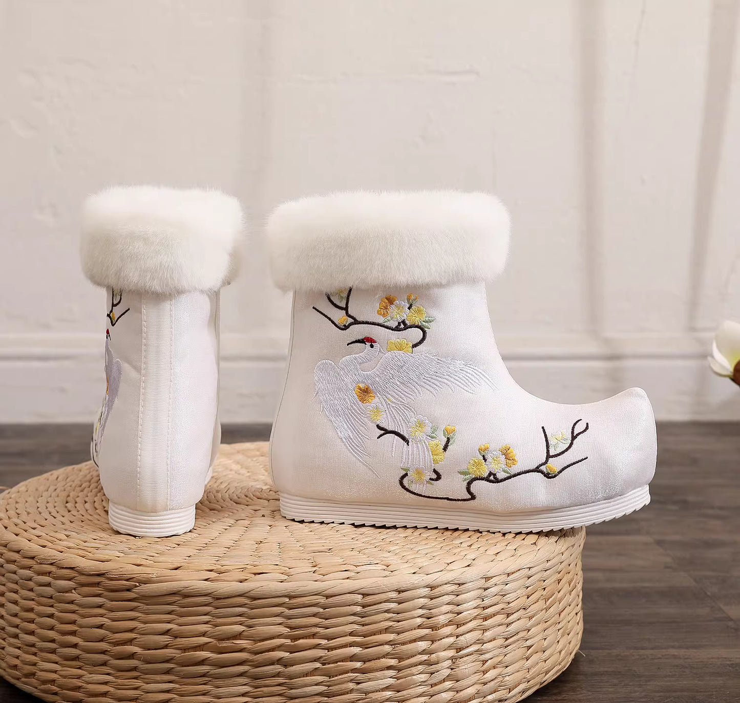 Winter Women's Up-turned Toe Hanfu Boots