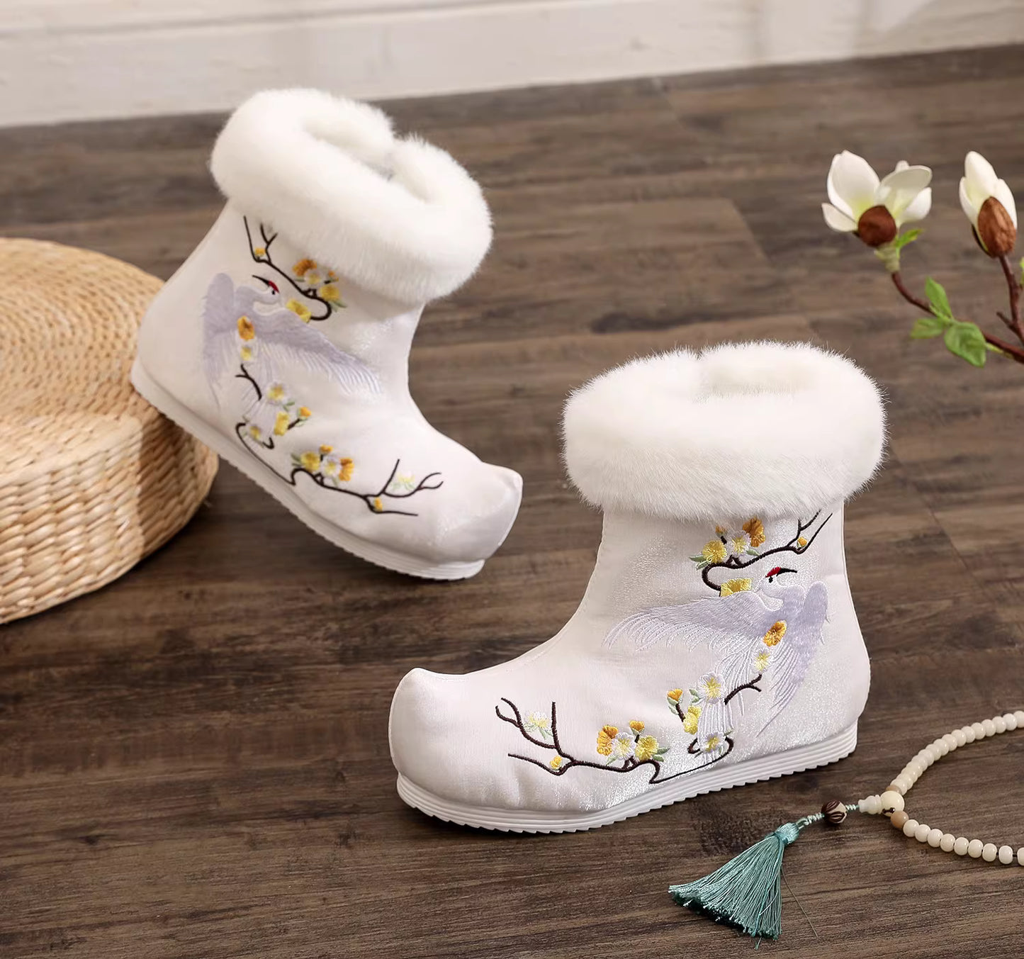 Winter Women's Up-turned Toe Hanfu Boots